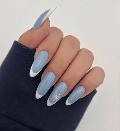 Blue And White Sweater Nails, Small Nails Ideas Winter, Icy Blue Winter Nail Designs, Snowy Blue Nails, Winter Blue And White Nails, Light Blue Winter Nails Short, Icy Blue Nail Designs, Winter Nail Designs Almond Shape, Wintery Blue Nails