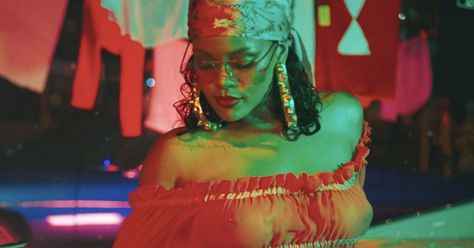 In the video for "Wild Thoughts," Rihanna once again bares her nipple. Writer Arianna Davis explores why this is important for women. Rihanna Wild Thoughts, Rihanna Video, Looks Rihanna, Wild Thoughts, Beatiful People, Rihanna Outfits, Rihanna Style, Dj Khaled, Bad Gal