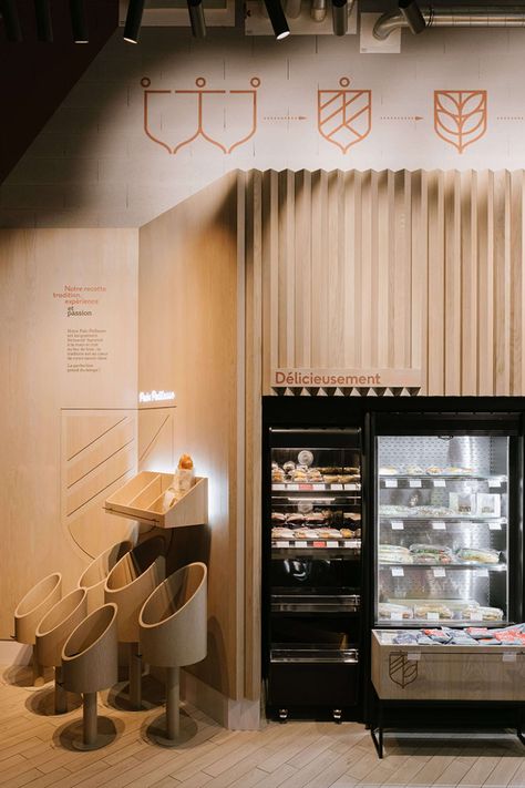 Supermarket Design Interior, Deli Shop, Store Shelves Design, Bakery Store, Retail Space Design, Food Retail, Supermarket Design, Shelving Design, Coffee Shop Design