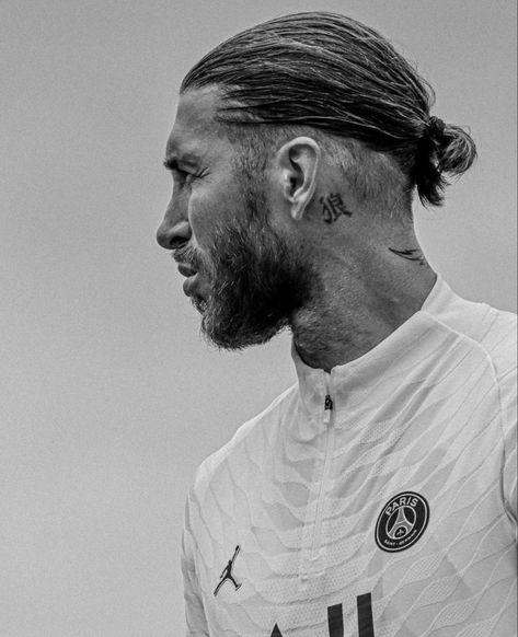 Sergio Ramos Man Bun, Sergio Ramos Haircut Long, Sergio Ramos Long Hair, Sergio Ramos Wallpapers 4k, Hair On Lehenga, Sergio Ramos Haircut, Ramos Haircut, Mens Long Hair Undercut, Man Bun Haircut