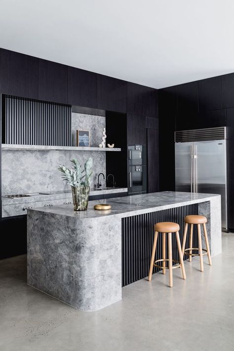 15 Gorgeous Modern Kitchens That Are Warm and Inviting Kitchen Inspiration Design, Counter Tops, Küchen Design, Kitchen Room, Interior Design Kitchen, Dream Kitchen, 인테리어 디자인, Modern Kitchen Design, Kitchen Inspirations