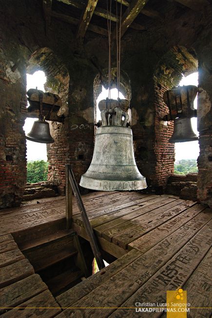 // Vigan \\ Bantay Church Bell Tower - called the Bantay Belfry because it is located in the Bantay district of Vigan along the national highway. It was said to be the people’s watchtower, part of the city’s defense that helps in alerting it against possible enemies. It was built in 1591. Bell Tower Aesthetic, Heartless Heathens, Historical Philippines, Rain Ghoul, Tower Aesthetic, Elven City, Ilocos Sur, National Highway, Church Aesthetic