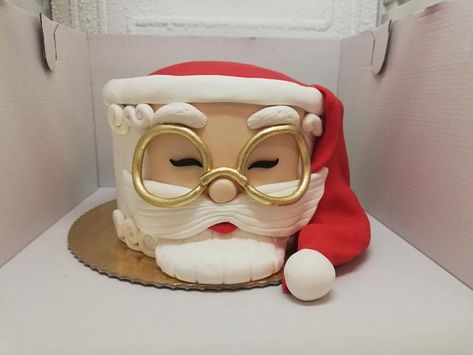 Santa Claus  by Torte by Amina Eco Father Christmas Cake, Santa Claus Cake Ideas, Santa Claus Cake, Santa Cake, Mermaid Birthday Cakes, Christmas Cake Designs, Cake Christmas, Christmas Cake Topper, New Year's Cake