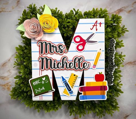 Amely Creations by Ariane on Instagram: “Gotta have official pictures! 🤭 Teacher Appreciation Week! 👩‍🏫🍎✏️ . . . . . . . #teacher #teacherappreciation #teacherappreciationweek #3d…” M Letter, Cool Paper Crafts, Teachers Day Gifts, Birthday Name, Diy Teacher Gifts, Teachers Day, 3d Letters, Teacher Appreciation Week, 3d Paper