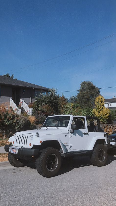 White Jeep Wrangler Aesthetic Inside, White Two Door Jeep Wrangler, Jeep With Top Off, White Keep Wrangler, Jeep Wrangler Jk 2 Door Accessories, White Jeep Wrangler 2 Door, White Jeep Aesthetic, White Jeep Wrangler Aesthetic, Jeep Top Off