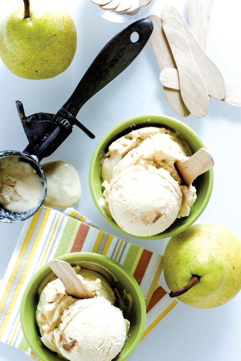 Treat of the Week: Spiced Pear Ice Cream with Salted Caramel Swirl | today's nest Pear Ice Cream, Best Ice Cream Maker, Ice Cream Month, Spiced Pear, Pear Recipes, Frozen Yoghurt, Ice Cream Popsicles, Ice Cream Desserts, Nice Cream