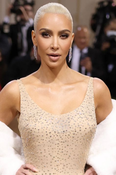 Inside Kim Kardashian’s Marilyn Monroe-Inspired Blonde Hair Transformation For The Met Gala | British Vogue Blonde Hair Kim Kardashian, Kim Kardashian Blonde, Blonde Hair Transformation, Dark Skin Blonde Hair, Marilyn Monroe Hair, Iconic Hair, Kardashian Makeup, Blonde Dye, Kim Kardashian Makeup