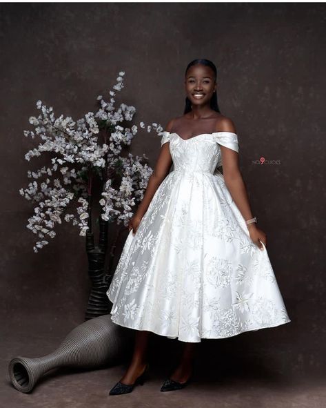 Short White African Dresses For Women, White Brocade Styles For Women, White Ankara Dress, Brocade Dress Modern, White Brocade Dress, Brocade Wedding Dress, Nigerian Wedding Dresses Traditional, Lace Dress Classy, Ankara Dress Styles