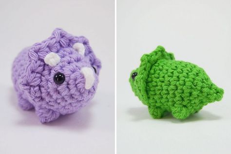 Mini Triceratops Amigurumi - Your Crochet Tiny Triceratops Crochet, Mini Triceratops Crochet Pattern Free, Crochet Triceratops Free Pattern, Crochet Turtle Keychain, Marly Bird, Turtle Keychain, Keychain Pattern, Chevron Stitch, Crocodile Stitch