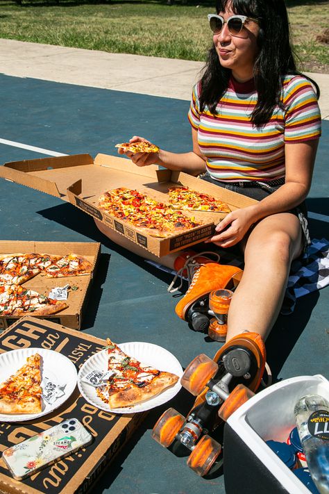 Fast Food Lifestyle Photography, Pizza Place Photoshoot, Pizza Lifestyle Photography, Pizza Photoshoot Ideas, Pizza Campaign, Pizza In A Box, Pizza Shoot, Disabled Models, Pizza Photoshoot