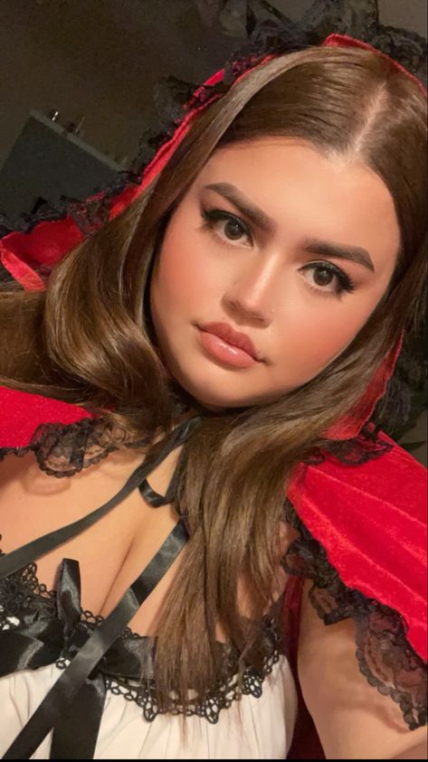 Little Red Riding Hood Makeup Pretty, Riding Hood Makeup, Red Riding Hood Makeup, Into The Woods Musical, Halloween Makeup Inspo, Red Ridding Hood, Hood Girls, Red Hood, Costume Makeup