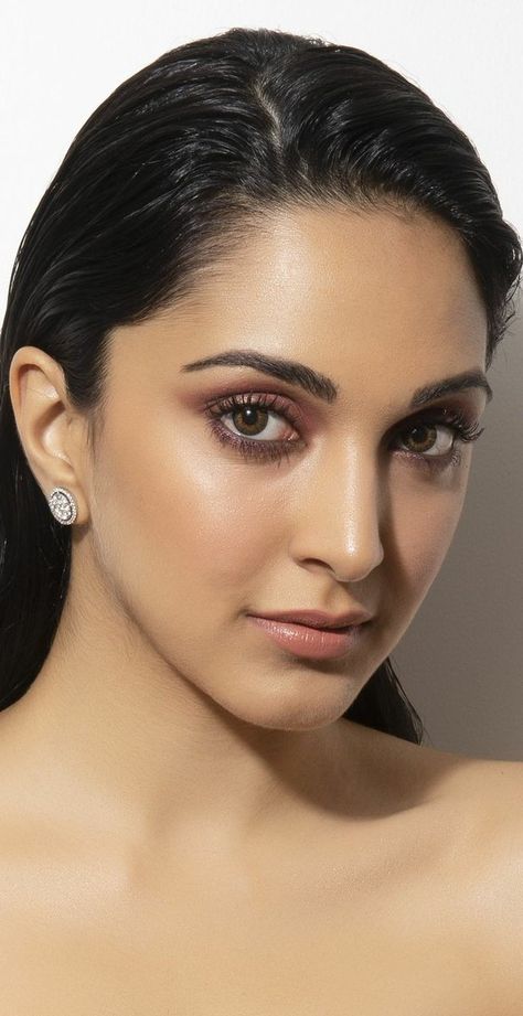 Bollywood Closeup, Dancing Mermaid, Actress Without Makeup, Instagram Id, Kiara Advani, 4k Wallpaper, Open App, Without Makeup, Priyanka Chopra