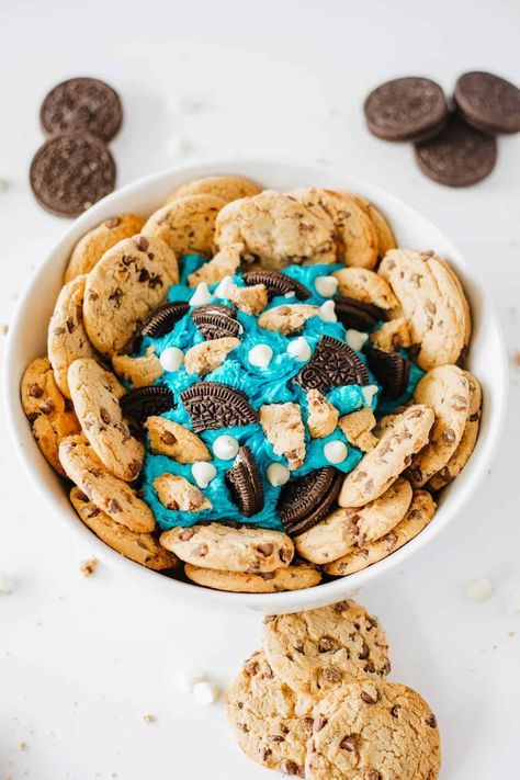 Cookie Monster Dip Blue Themed Desserts, Cookie Monster Dip, Cookie Monster Food, Monster Birthday Decorations, Monster Dip, Dip Ideas, The Cookie Monster, Monster Food, Simple Cookie