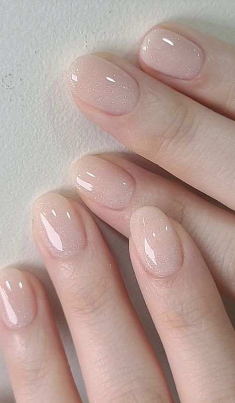 Japanese Gel Nails Simple, Fancy Short Nails, Subtle Nail Designs, Natural Nails Manicure, Manikur Kuku, Milky Nails, Nagellack Trends, Hello Nails, Nude Nail