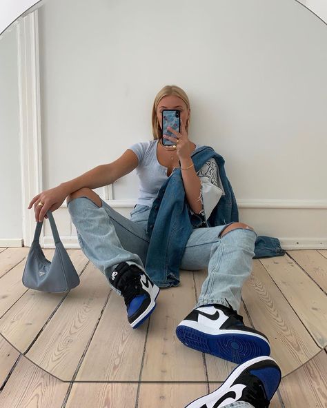 Blue Sneakers Outfit, Barbara Kristoffersen, Air Jordan Outfit, Jordan Outfits, Aesthetic Fits, Streetwear Fashion Women, Mode Streetwear, Colourful Outfits, Looks Vintage