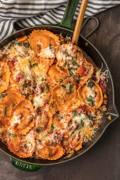 Cast Iron Skillet Recipes Healthy, Cheese Ravioli Dinner Ideas, Italian Sausage Ravioli Recipe, Sausage Ravioli Recipe, Ravioli Dinner Ideas, Ravioli Dinner, Ravioli Sauce Recipe, Cheese Ravioli Recipe, Cheesy Ravioli