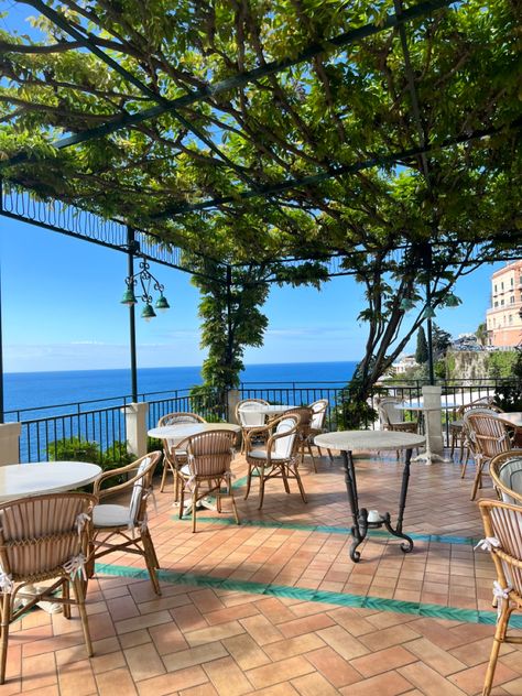 Amalfi Restaurants, Beach Restaurant Aesthetic, Southern Italy Aesthetic, Italian Restaurant Aesthetic, Amalfi Coast Restaurants, Outside Restaurant, Italian Balcony, Beach Restaurant Design, Future Restaurant