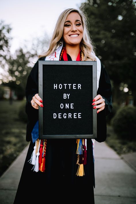 Pmhnp Graduation Pictures, Graduations Ideas Photo, Graduation College Party, Mom College Graduation Pictures, One Degree Hotter Graduation Cap, Community College Graduation Pictures, Funny College Graduation Pictures, Associates Degree Graduation Pictures, Nursing School Graduation Photos