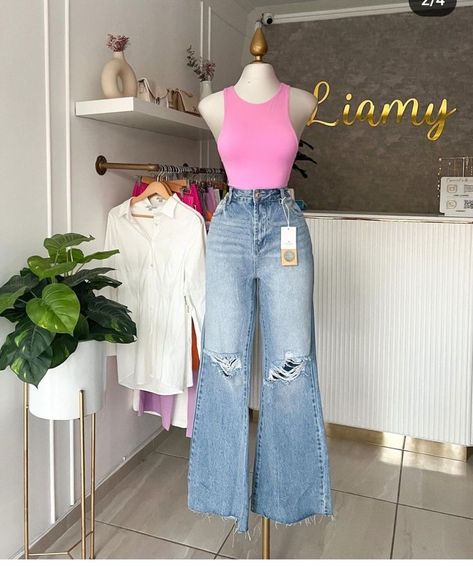 Fashion Boutique Interior, Fashion Store Design, Mini Boutique, Neat Casual Outfits, Clothing Store Interior, Boutique Inspiration, Store Design Boutique, Corporate Dress, Boutique Decor