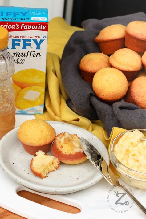 Corn Muffins Jiffy, Corn Muffin Mix Recipes, Mini Cornbread Muffins, Honey Corn Muffins, Mini Corn Muffins, Sweet Corn Muffins, Sweet Cornbread Muffins, Muffin Mix Recipe, Jiffy Recipes