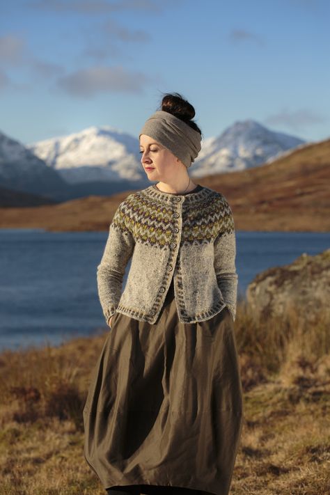 Còinneach – KDD & co Maglia Fair Isle, Kate Davies, Motif Fair Isle, Gaelic Words, Fair Isles, Loch Lomond, Knit In The Round, Fair Isle Knitting, Cardigan Pattern