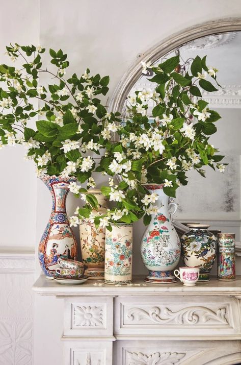 Japanese ceramic vases filled with tall white flowers and green foliage Chinese Vase Decor, Japanese Vases, Faux Flower Bouquets, Vintage Collections, Vase Display, Japanese Vase, Chic Interior Design, Ivy House, Chinese Vase