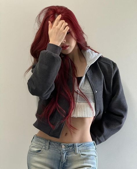 It'z Me, Itzy Yuna, Photo Instagram, Kpop Outfits, Instagram Update, Korean Girl, South Korean Girls, Red Hair, Kpop Girls