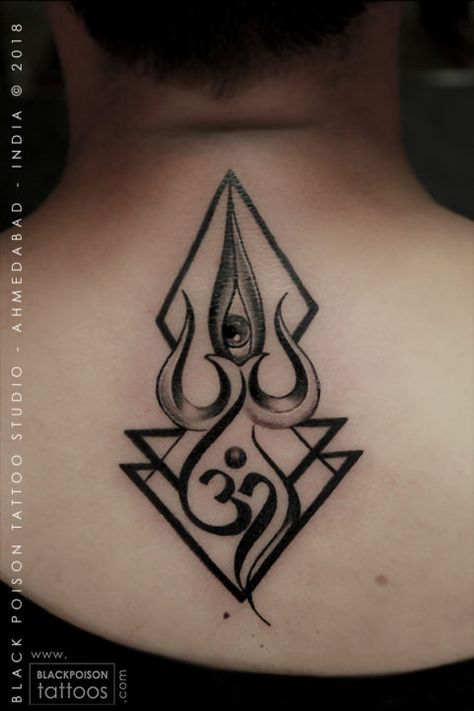 Trishul Tattoo Shiva Tatoos, Om Trishul Tattoo, Hindu Tattoos, Trishul Tattoo Designs, Hanuman Tattoo, Trishul Tattoo, Mahadev Tattoo, Om Tattoo Design, Phönix Tattoo