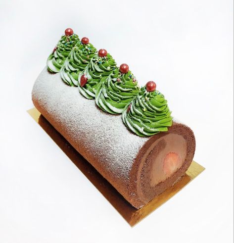 Christmas Themed Cake, Yule Log Cake, Christmas Pie, Christmas Log, Christmas Cake Designs, Log Cake, Christmas Tree Decorating, Xmas Dinner, Xmas Cake