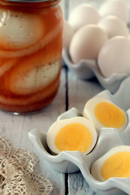 Pickeled Eggs, Fermented Eggs, Pickled Egg, Pickled Eggs Recipe, Pickle Recipes, Cherry Tea, Canning Food Preservation, Pickled Eggs, Easy Bbq