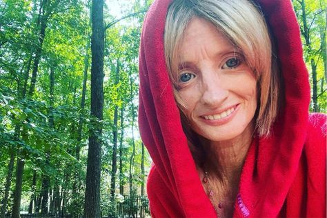 44-Year-Old Woman with Rapid Aging Disease Lives in an 83-Year-Old's Body: 'Right Now Is All We Have' 44 Year Old Women, Pregnant Mother, How To Have Twins, Old Woman, Money Box, Looking For Love, Three Kids, Photography Tips, Declutter