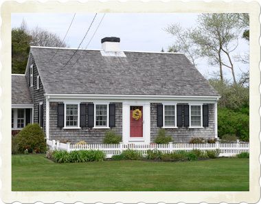 small cape cod style house - Google Search Exterior Brick House Colors, Exterior Remodel Before And After, Brick House Colors, Cape Cod Exterior, Cape Cod House Exterior, Cape Cod Cottage, Cape Cod Style House, Black Shutters, Gray House