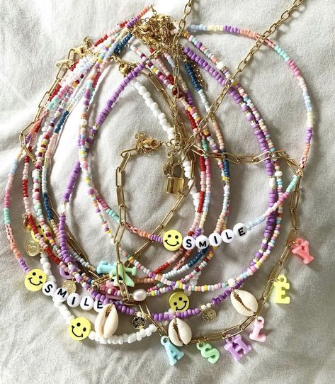 Zeker Trutten, Preppy Accessories, Preppy Jewelry, Neck Accessories, Beaded Jewels, Diy Bracelet Designs, Beads Bracelet Design, Girly Accessories, Summer Bracelets