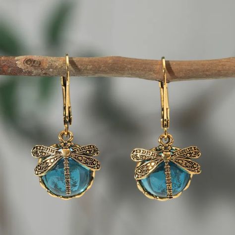 Dragonfly Blue Earrings I Ship Fast And Well Packaged. 2 Available Bin32 Moonstone Drop Earrings, Glamour Vintage, Vintage Dragonfly, Dragonfly Earrings, Dragonfly Pendant, Crystal Dangle Earrings, Crystal Drop Earrings, Antique Earrings, Green Crystals