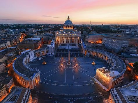 Bazilika Sv. Petra, Rim - St. Peter’s Basilica and Saint Peter's Square Vintage National Park Posters, Saint Peter Square, Tour Around The World, St Peters Basilica, Breathtaking Photography, Architecture History, Breathtaking Places, St Peter, National Park Posters