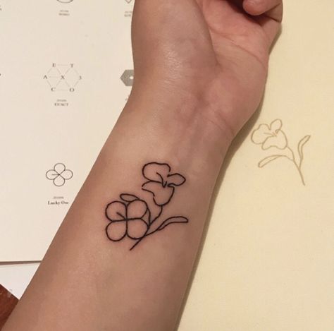 Exo Inspired Tattoos, Exo Tattoo Ideas, Exo Tattoo, Pisces Tattoo Designs, Kpop Tattoos, Pisces Tattoo, Ways To Lace Shoes, Pisces Tattoos, Cute Small Tattoos