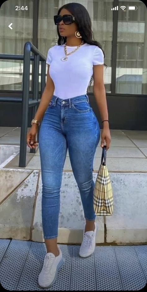 Fit Jeans Outfit, Pencil Skirt Dress, Casual Stripes, Jeans Women, Casual Denim, Ripped Jeans, Blue Fashion, Denim Fashion, Deep Blue