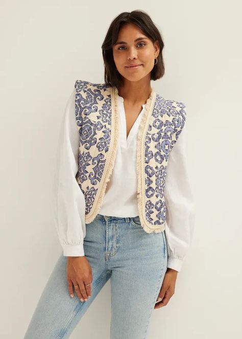 Gilet Outfit Women, Gilet Outfit, Cotton Club, Embroidered Jacket, Fashion Lookbook, Fall Winter Outfits, Womens Vest, Boho Outfits, Aesthetic Clothes