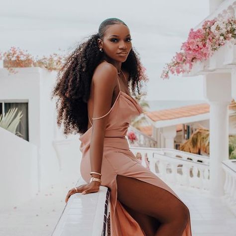 Asiyami Gold, Feminine Black Women, Beautiful Photoshoot Ideas, Fashion Photoshoot, Brown Skin, Black Is Beautiful, Aesthetic Fashion, Bob Hairstyles, Hair Trends