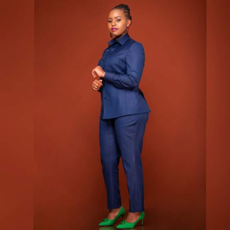 Safari suit for ladies for official wear and any other formal occasions. Senator Suits For Ladies, Kaunda Suit For Ladies, Safari Suit For Women, Official Suits For Ladies, Official Shirts For Ladies, Kaunda Suit For Women, Suit For Ladies, Mens Jacket Pattern, Official Wear