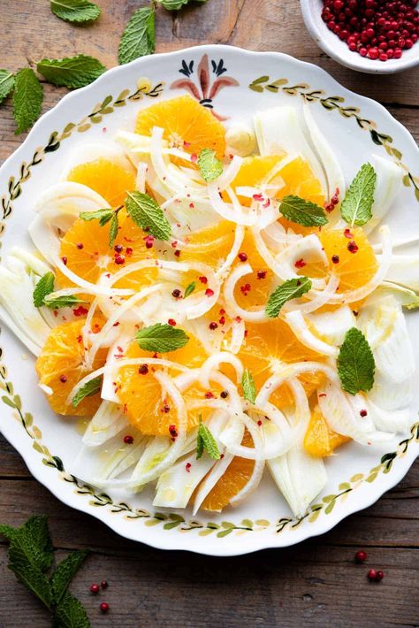 Fresh and full of flavour this Sicilian Fennel and Orange Salad is delicious on its own or served as a side dish. Italian Orange Salad, Mandarin Recipes, Sicilian Salad, Fennel Apple Salad, Fennel Orange Salad, Italian Salads, Beautiful Salads, Italian Side Dishes, Fennel And Orange Salad