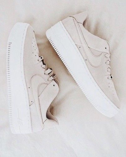 Nike Platform, Nike Platform Sneakers, Neutral Inspiration, Platform Shoes Sneakers, Sneaker Outfits Women, Sneaker Nike, Beige Sneakers, Nike Classic Cortez, Nike Airforce 1