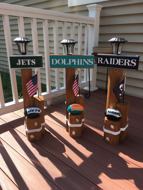 Wood Sports Signs, Football Wood Crafts, Diy Sports Decor, Kiss Artwork, Sports Crafts, Solar Light Crafts, Football Crafts, Wood Yard Art, 4th July Crafts