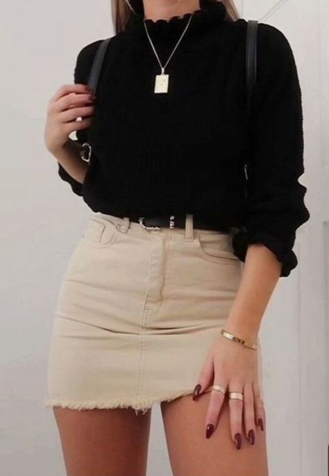 Khaki Skirt Outfits, Full Skirt Outfit, Casual Friday Work Outfits, Friday Outfit For Work, Elegantes Business Outfit, Juicy Lucy, Ținută Casual, Stunning Outfits, Teenager Outfits