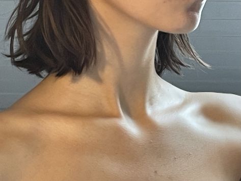 collar bones Collarbone Claim, Collar Bone Women, Collar Bone Reference, Female Collar Bone, Small Bones, Cheek Bones, Color Bone, Collar Bone, Rib Cage