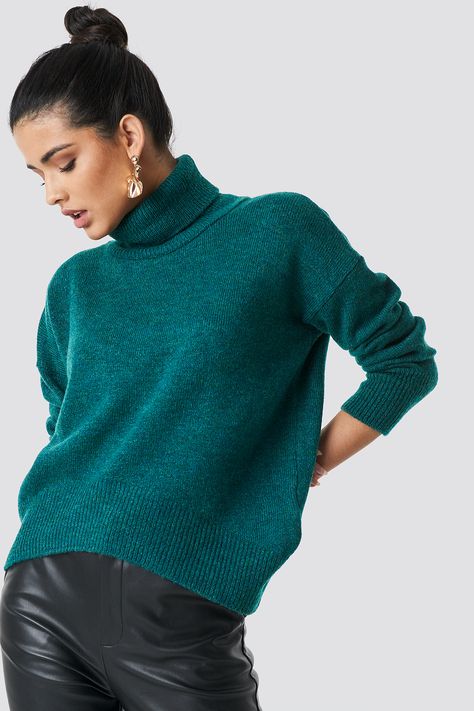 This turtleneck by Trendyol features a regular fit, a soft knit, ribbed hems and a simple and comfortable style. Sparkly Party Dress, Jumper Outfit, Comfy Sweatpants, Sweaters Women, Warm Outfits, Knitted Jumper, Na Kd, Pop Fashion, Knit Jumper