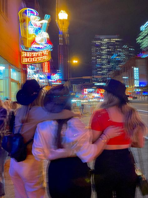 Nashville Tennessee Aesthetic Outfits, Nashville Night Out, Nashville Broadway Aesthetic, Nashville Pictures, Nashville Vibes, Nashville Vision Board, Nashville Spring Break, Girls Weekend Aesthetic, Broadway Nashville Picture Ideas