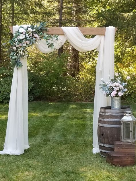 Simple Nature Wedding Decor, Wedding Archway Decorations, Arbor Swag Wedding, Wedding Arch Designs Outdoor Ceremony, Arch Decorations Wedding, Diy Arch Decoration Wedding, Wedding Rustic Decoration Outdoor, Outdoor Simple Wedding Decor, Boho Wedding Arbor Flowers