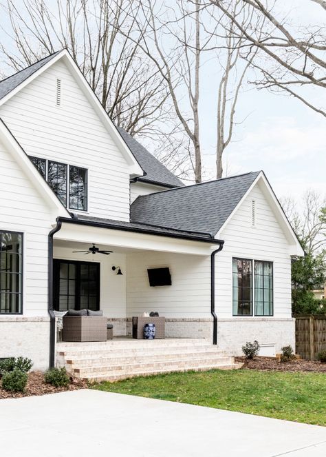 White Modern Farmhouse Siding in Sherwin Williams Alabaster #WhiteModernFarmhouse #Siding #SherwinWilliamsAlabaster Modern Farmhouse Siding, Farmhouse Siding, Modern Cape Cod, Cape Cod Architecture, Architecture White, Modern Cape, Sherwin Williams Alabaster, Cape Cod Home, White Modern Farmhouse