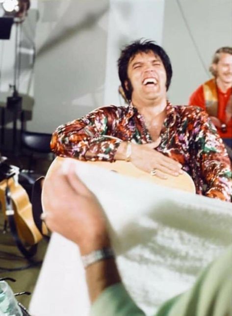 Elvis Presley Memories, Elvis Presley Family, King Elvis Presley, Elvis Presley Images, Elvis Presley Pictures, Elvis And Priscilla, Elvis Movies, Elvis Presley Photos, Great Smiles